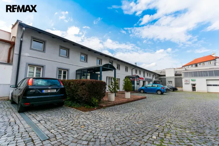 Pronájem kanceláře, Hradec Králové, třída Karla IV., 206 m2