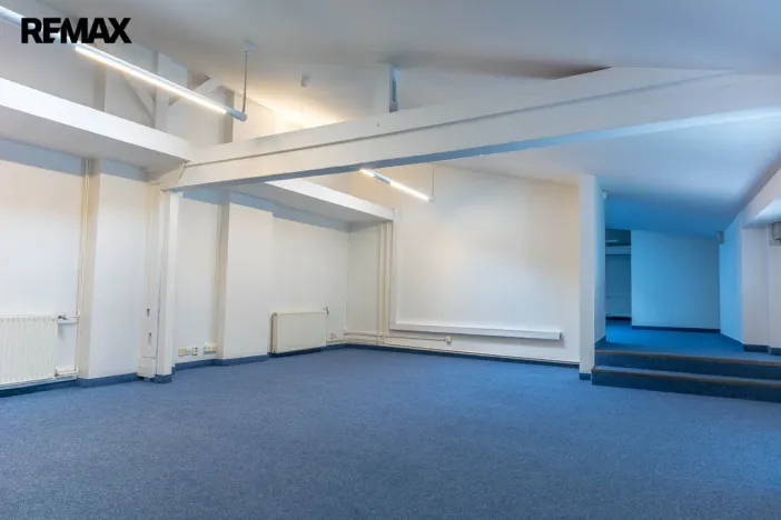 Pronájem kanceláře, Hradec Králové, třída Karla IV., 206 m2