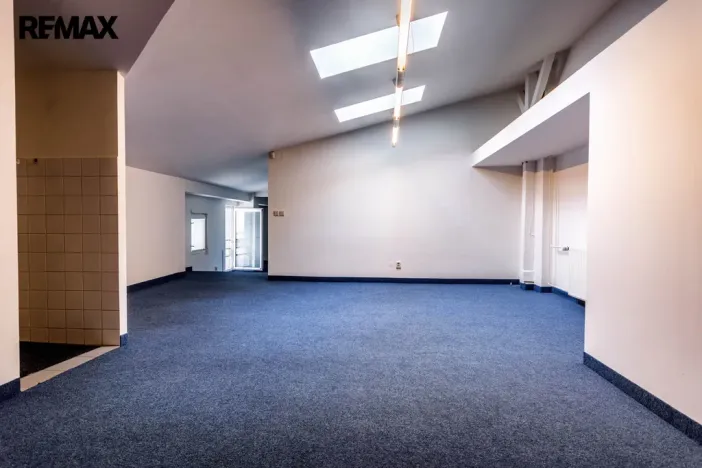 Pronájem kanceláře, Hradec Králové, třída Karla IV., 206 m2