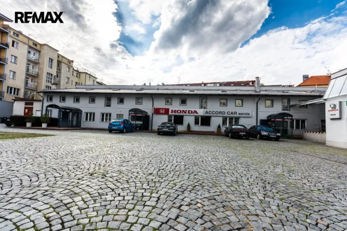 Pronájem kanceláře, Hradec Králové, třída Karla IV., 206 m2