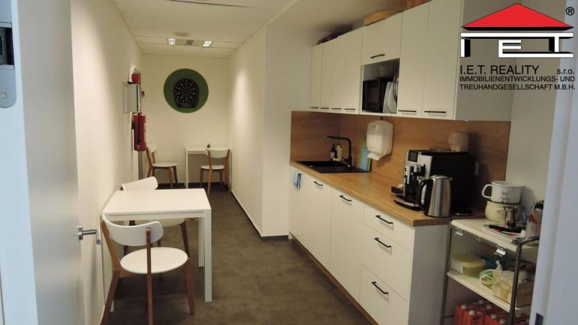 Pronájem kanceláře, Praha - Nusle, Doudlebská, 303 m2