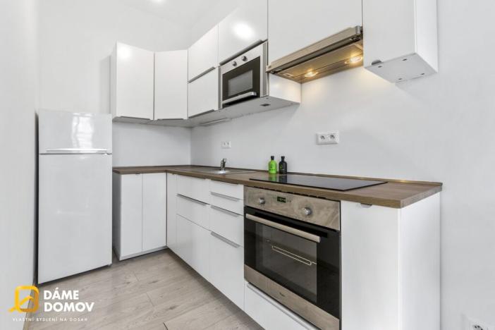 Pronájem bytu 1+kk, Praha - Holešovice, Jankovcova, 34 m2