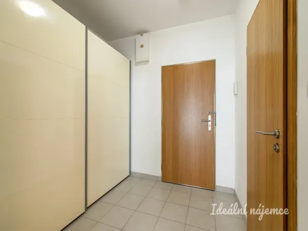 Pronájem bytu 1+kk, Praha - Žižkov, Baranova, 32 m2