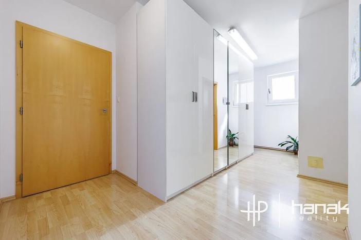 Prodej výrobních prostor, Dolany, 900 m2