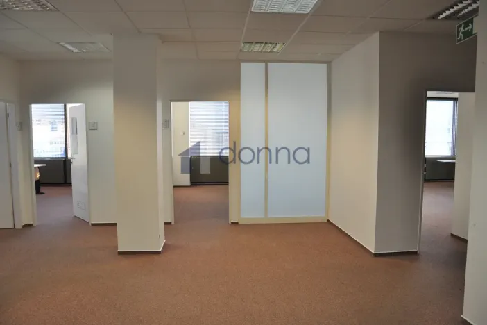 Pronájem kanceláře, Praha, Kodaňská, 121 m2