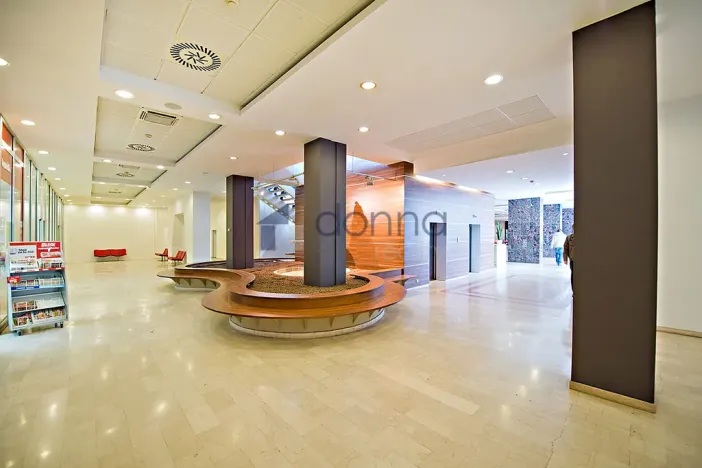 Pronájem kanceláře, Praha, Kodaňská, 570 m2