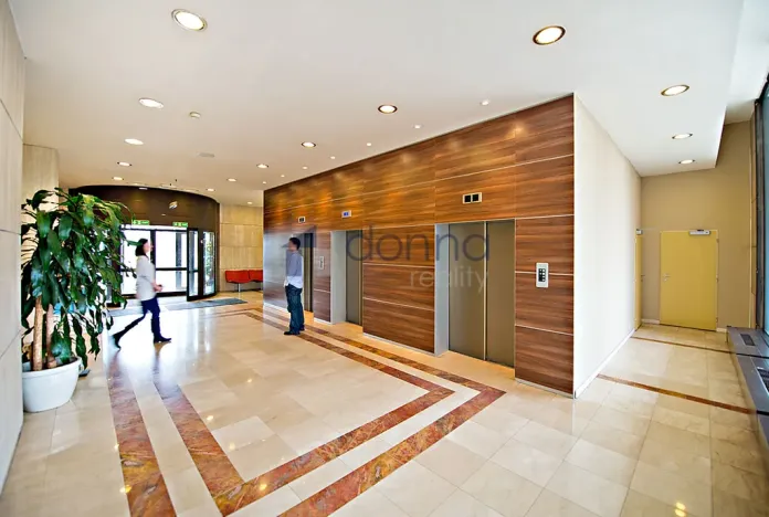 Pronájem kanceláře, Praha, Kodaňská, 147 m2