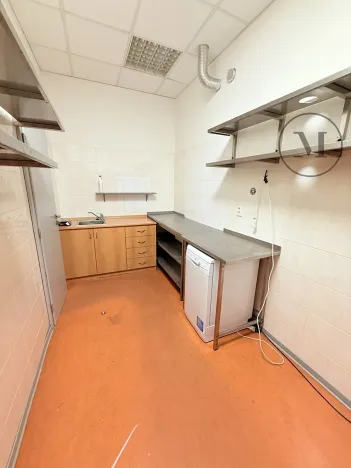 Pronájem kanceláře, České Budějovice, Nádražní, 180 m2