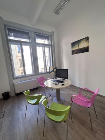 Pronájem kanceláře, Praha, Spálená, 406 m2