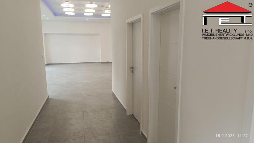 Pronájem obchodního prostoru, Opava, Olomoucká, 102 m2