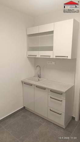 Pronájem obchodního prostoru, Opava, Olomoucká, 102 m2