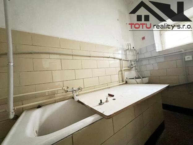 Pronájem obchodního prostoru, Jaroměř, Masarykovo nám., 97 m2