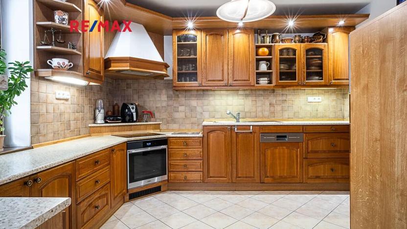 Prodej rodinného domu, Cvikov, Komenského, 298 m2