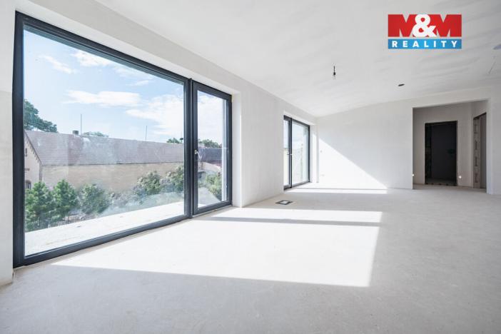 Prodej bytu 2+kk, Praha - Holyně, náměstí Pod lípou, 61 m2