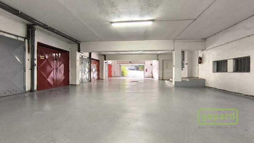 Pronájem garáže, Brno - Židenice, Šaumannova, 15 m2
