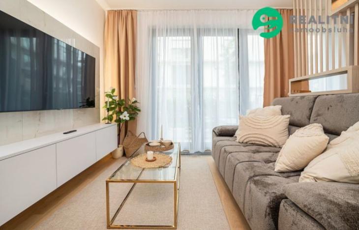 Pronájem bytu 1+kk, Praha - Hodkovičky, Šenácká, 37 m2