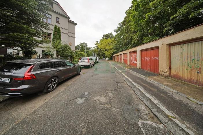 Pronájem skladu, Praha - Střešovice, Buštěhradská, 16 m2