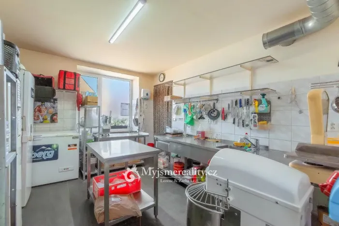 Prodej restaurace, Kuchařovice, 8.Května, 114 m2