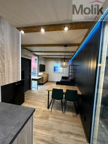 Prodej - jiné, Praha - Staré Město, Betlémské náměstí, 24 m2