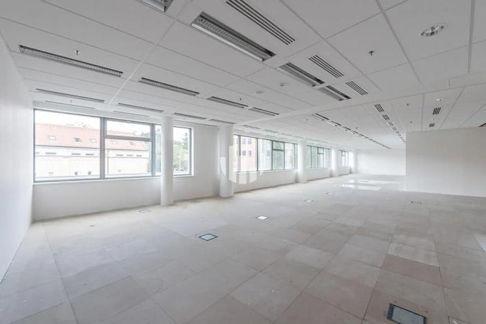Pronájem kanceláře, Praha - Vokovice, Evropská, 700 m2