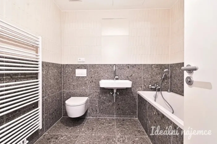 Pronájem bytu 1+kk, Brno, Bratislavská, 37 m2