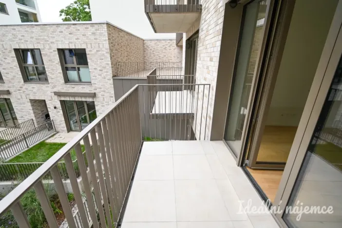 Pronájem bytu 1+kk, Brno, Bratislavská, 37 m2