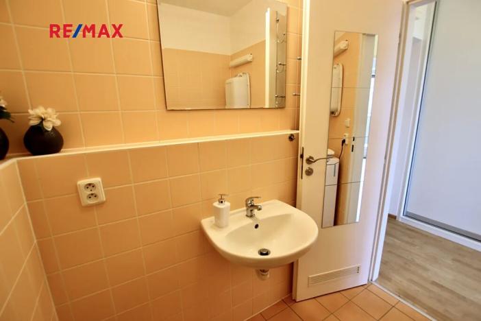 Pronájem bytu 1+kk, Praha - Kbely, Pod Nouzovem, 32 m2