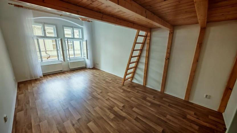 Pronájem bytu 1+kk, Praha - Nové Město, Na bojišti, 34 m2
