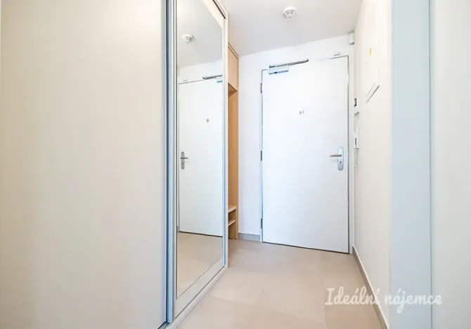 Pronájem bytu 1+kk, Praha - Hloubětín, Poděbradská, 32 m2