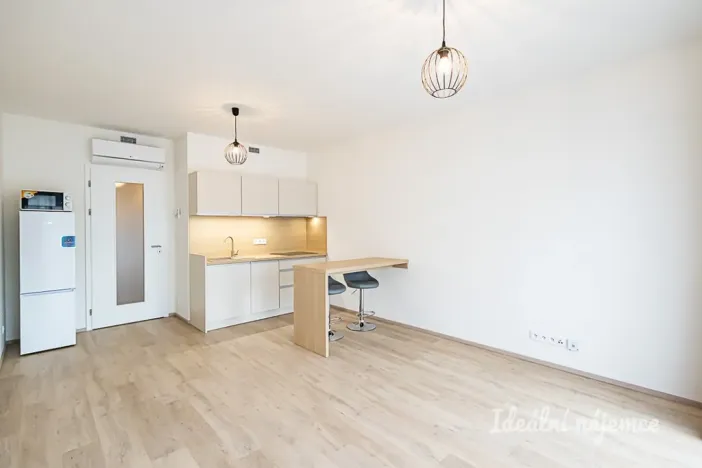 Pronájem bytu 1+kk, Praha - Hloubětín, Poděbradská, 32 m2
