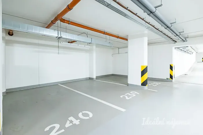 Pronájem bytu 1+kk, Praha - Hloubětín, Poděbradská, 32 m2