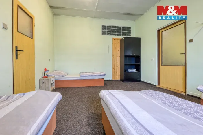 Prodej výrobních prostor, Černošín, 1100 m2