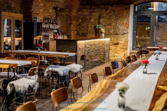 Prodej obchodního prostoru, Znojmo - Popice, 1700 m2