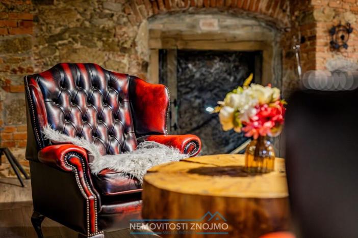 Prodej obchodního prostoru, Znojmo - Popice, 1700 m2