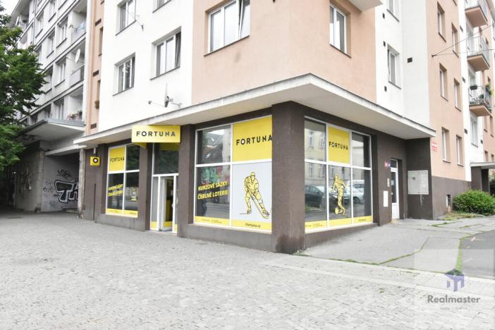 Pronájem obchodního prostoru, Ústí nad Labem - Ústí nad Labem-centrum, Velká Hradební, 77 m2