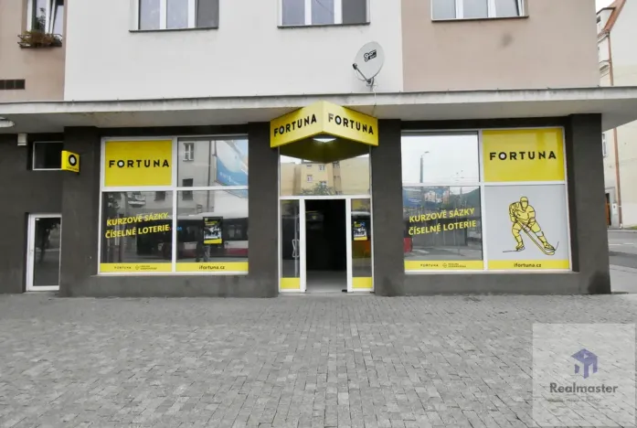 Pronájem obchodního prostoru, Ústí nad Labem - Ústí nad Labem-centrum, Velká Hradební, 77 m2