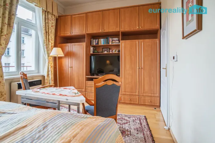 Prodej bytu 1+1, Mariánské Lázně, Hlavní třída, 35 m2