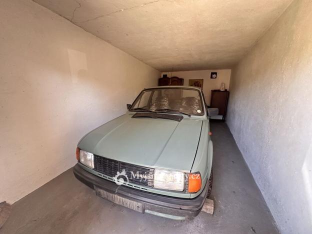 Prodej garáže, Znojmo, Kuchařovická, 19 m2