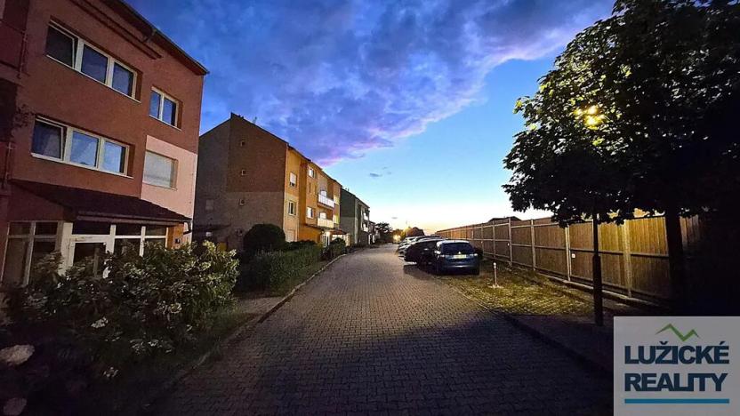 Prodej bytu 2+kk, Praha - Horní Počernice, V javorech, 42 m2