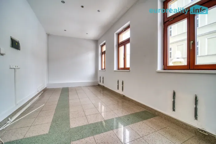 Prodej atypického bytu, Karlovy Vary, Zámecký vrch, 301 m2