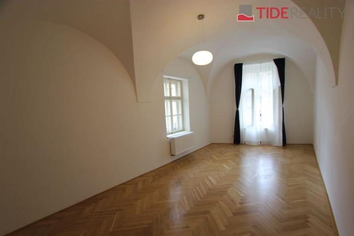 Pronájem bytu 1+1, Praha, Betlémské náměstí, 41 m2