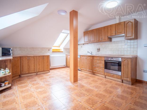 Pronájem vícegeneračního domu, Divišov, K Vodojemu, 267 m2