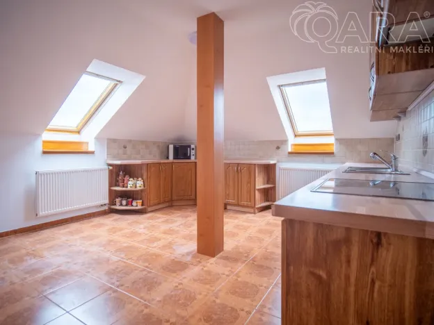 Pronájem vícegeneračního domu, Divišov, K Vodojemu, 267 m2