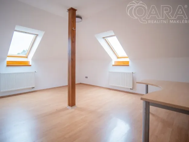 Pronájem vícegeneračního domu, Divišov, K Vodojemu, 267 m2