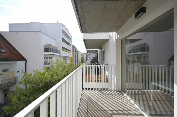 Pronájem bytu 1+kk, Praha - Karlín, Křižíkova, 35 m2