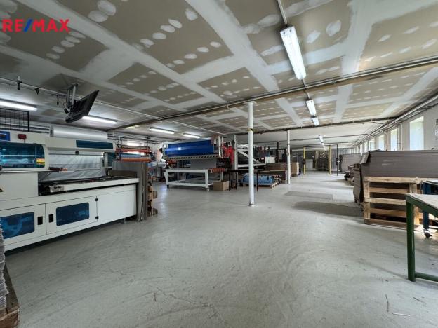 Prodej skladu, Věžky, 2322 m2