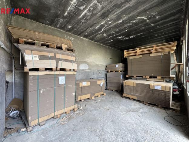 Prodej skladu, Věžky, 2322 m2