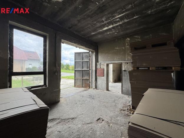 Prodej skladu, Věžky, 2322 m2