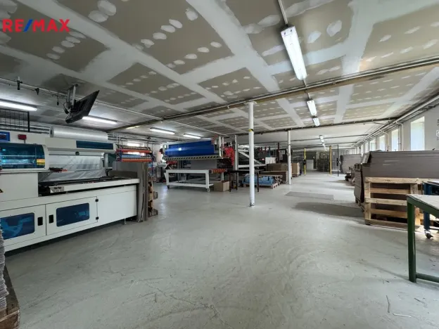 Prodej skladu, Věžky, 2322 m2