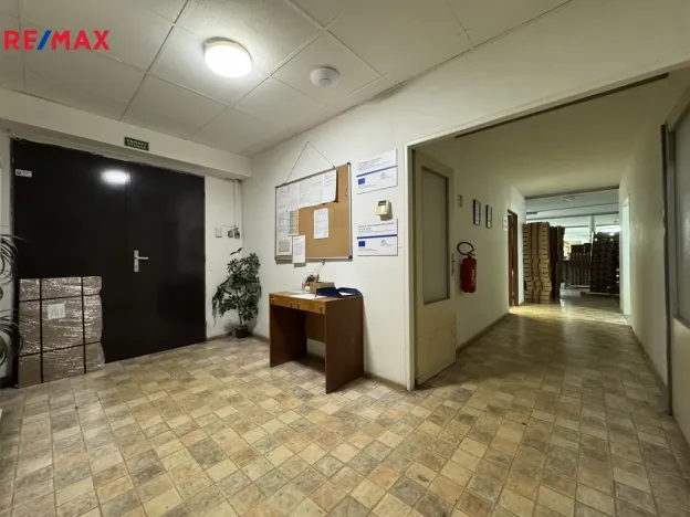 Prodej skladu, Věžky, 2322 m2